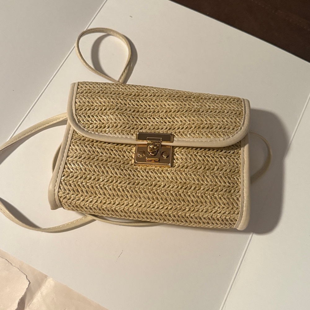 New Straw Crossbody Cream Faux Leather Trim Gold Tone Enclosure Poly Lining
